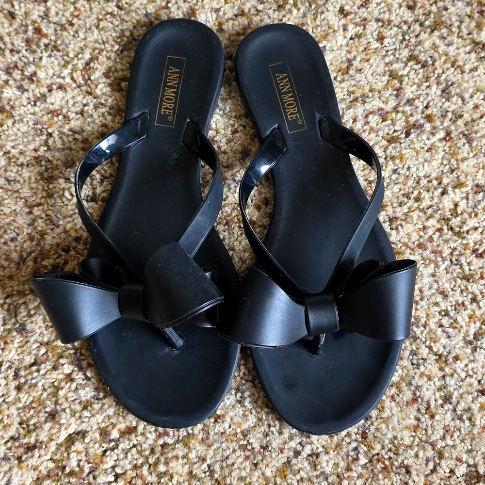 BLACK JELLY FLATS WITH BOW